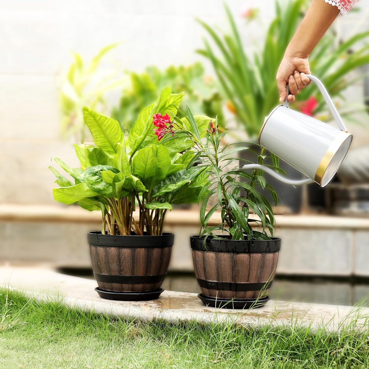 Set van 2 bloempotten van kunststof, voor binnen en buiten, diameter 22,5 cm, plantenpotset met drainagegaten en schoteltjes, plantenpot in houtlook