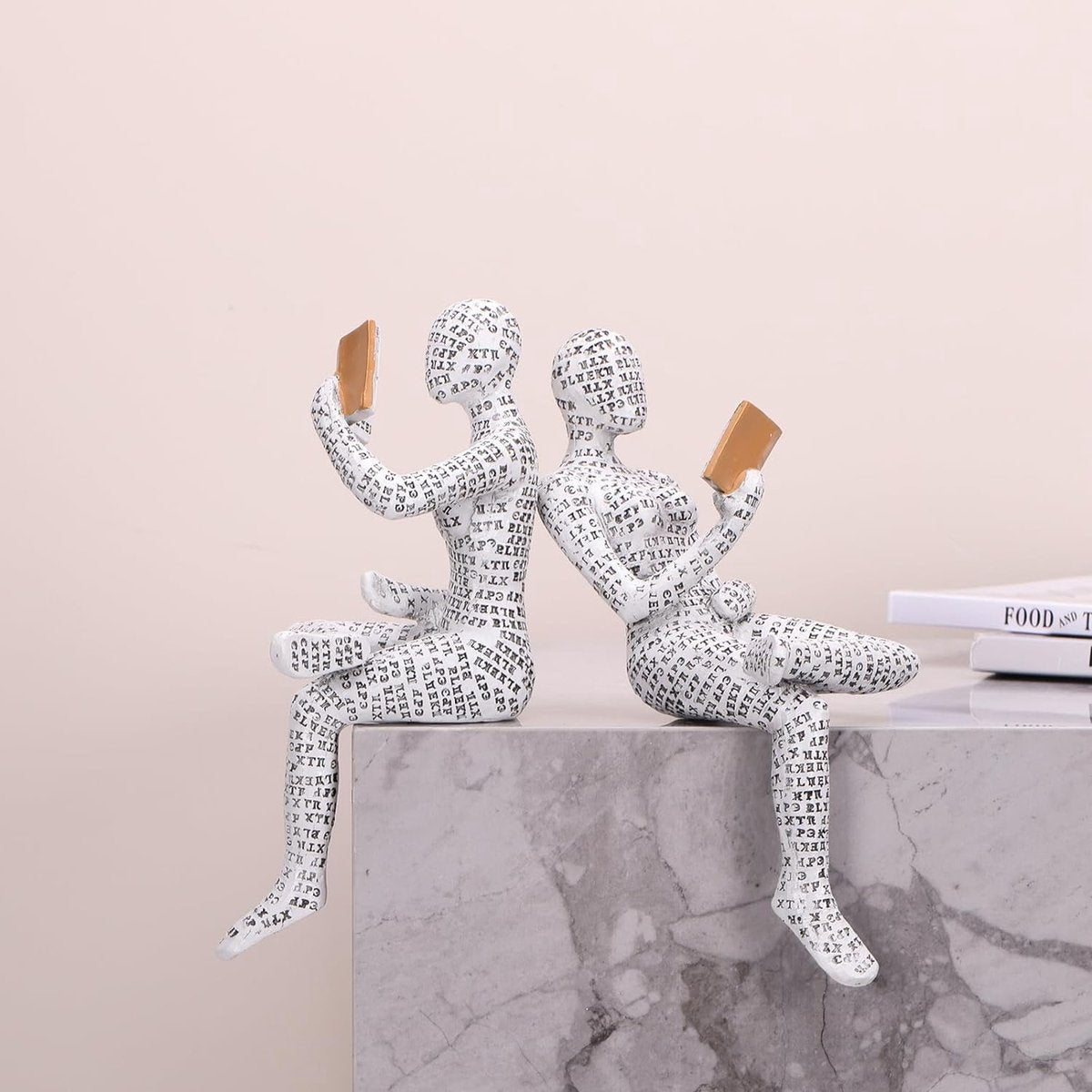 Figuur decoratie voor plank, kleine lezende vrouwen gevormde sculptuur gepersonaliseerd handbeschilderd lezen schurk desktop boeken plank handwerk standbeeld (stijl B)