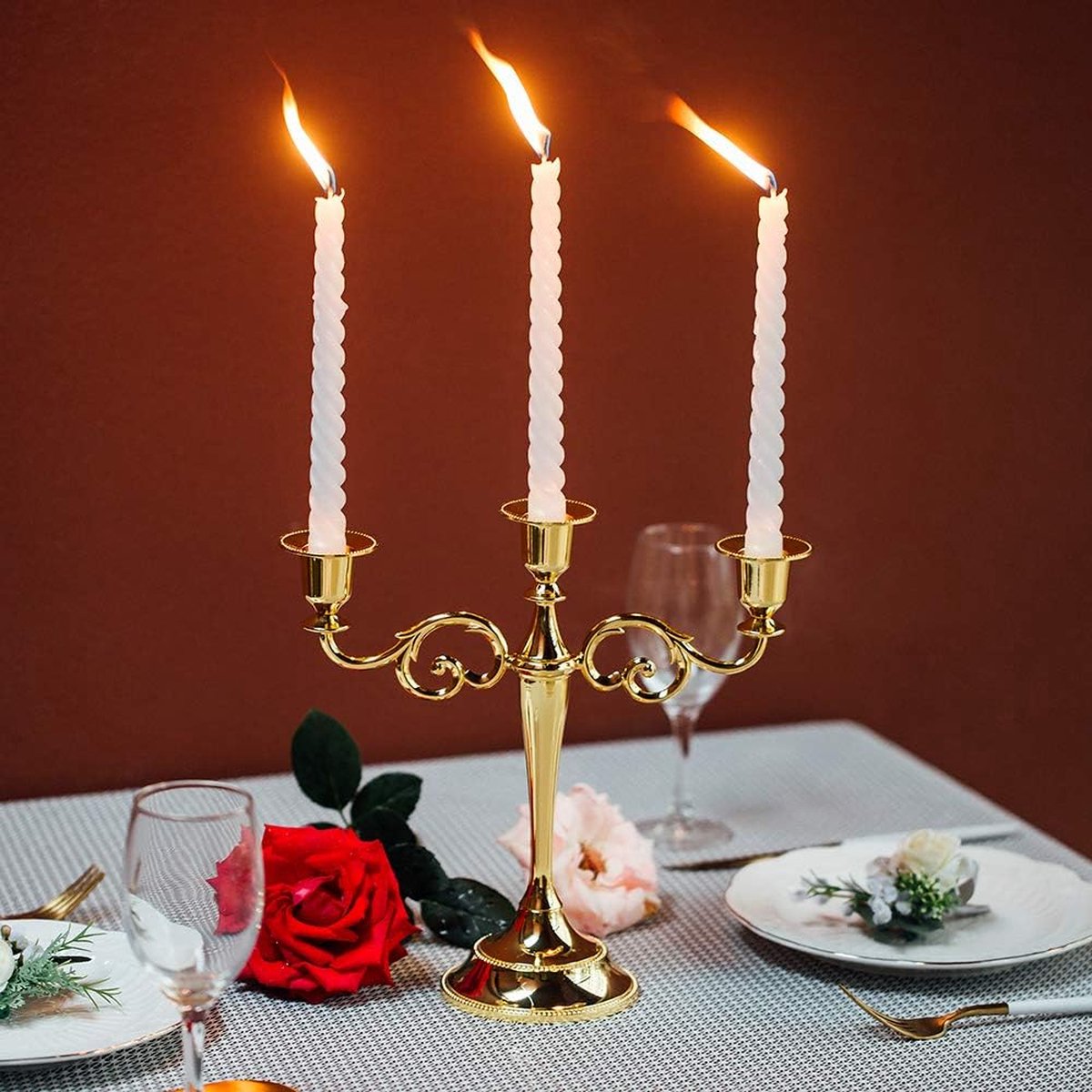 Aluminium kandelaar eettafel diner bij kaarslicht hotel decoratie huisdecoratie, tafeldecoratie, goud