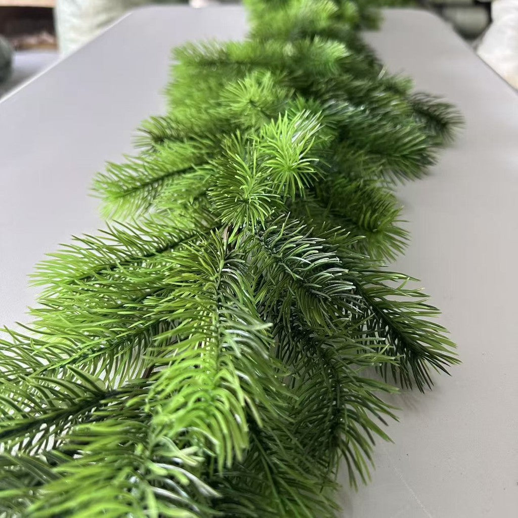 Christmas Pine Garland Artificial Cedar Greenery Vines Decoración Faux Colgante Winter Cypress Fork Ivy Rattan Xmas Pine Needles Wreath for Holiday Party Hogar Jardín Mantel Table